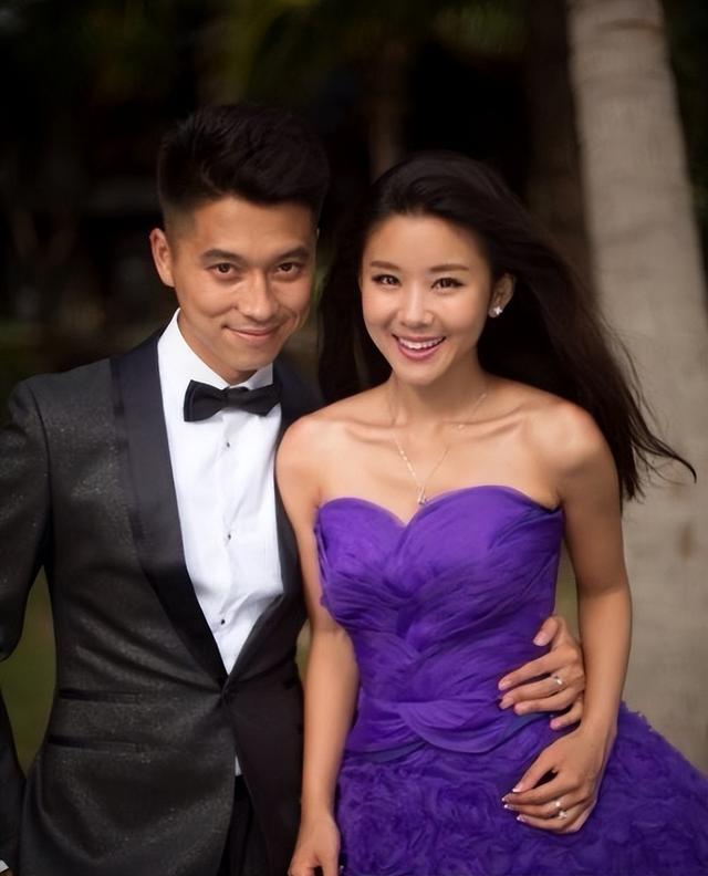 王雷李小萌婚纱照，李小萌和老公婚纱照