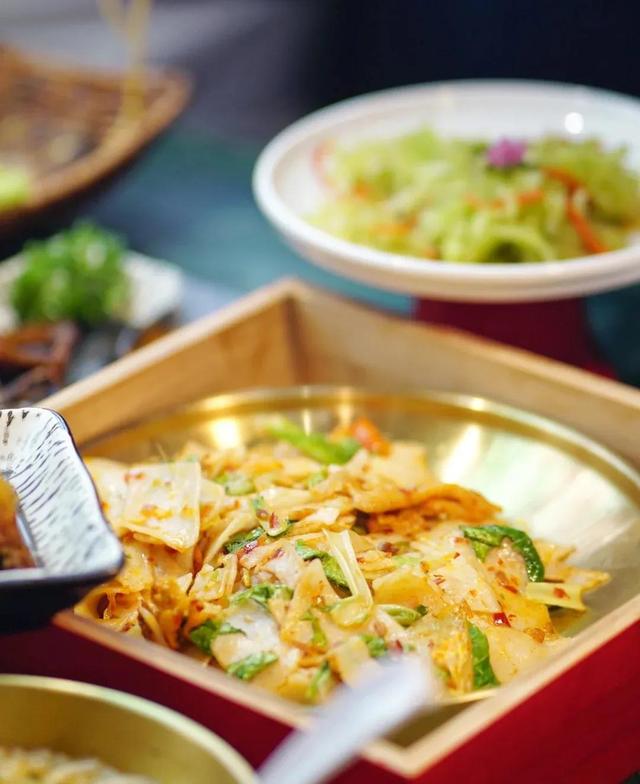 云南十八怪美食，云南最难忘的十道美食（云南十八怪之牛奶做成片片卖）