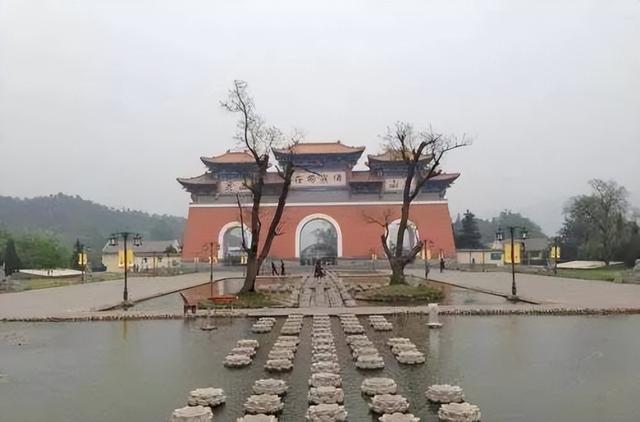 河南省信阳市在什么地方，不知道该属于南方还是北方