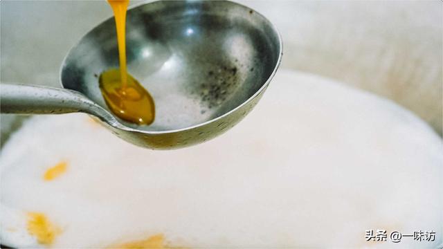 酥肉汤里配什么菜，北方小酥肉可以做汤的做法（冬天吃酥肉的正确方法）