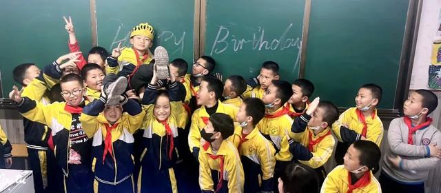 学生给老师过生日感言，恩师寿宴致词范文<建议收藏>
