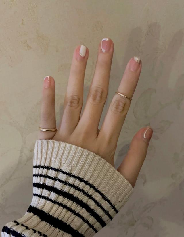 简直太美了非常显手白的一款美甲，20款早春美甲分享