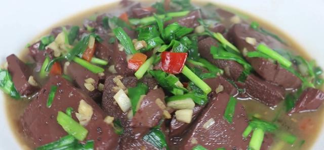 猪血怎么炒才嫩又烂，出锅又香又嫩还不腥