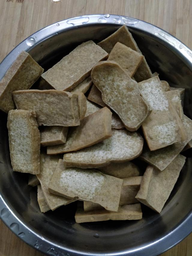 大葱炒豆腐的做法，大葱炒豆腐家常做法大全（家庭版本的营养美食）