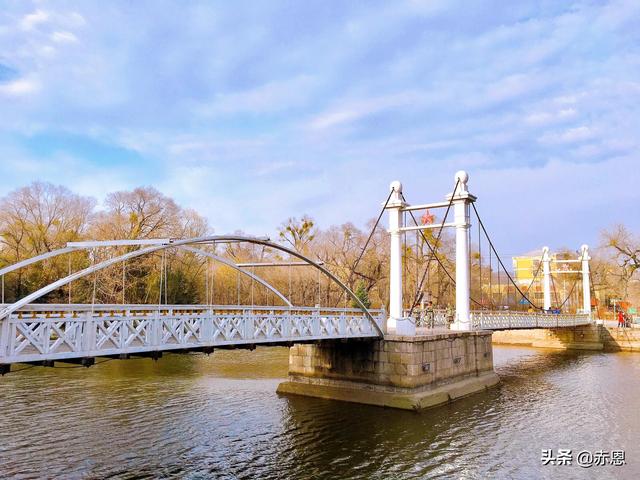 世界上最高的吊桥，据说世界上现存两座百年吊桥