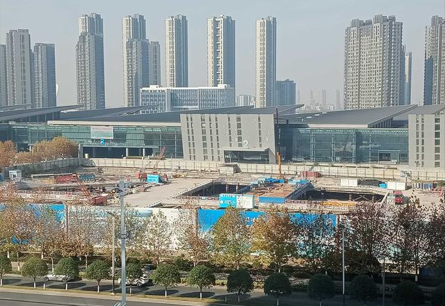 六朝古都十朝都会，南京第一高楼为什么不能再高
