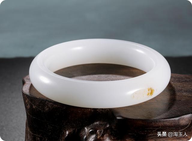 教你如何鉴别玉手镯，关于玉手镯的一切