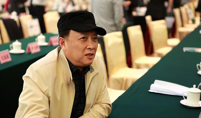 唐国强的妻子是谁，唐国强两段婚姻（唐国强前妻和现任是谁）