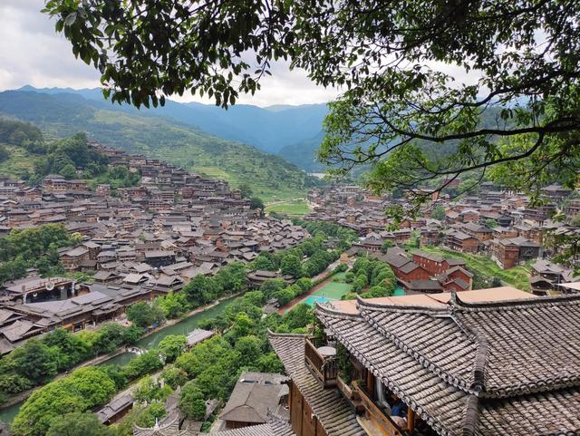 千户苗寨旅游攻略详细，西江千户苗寨最详细游玩攻略（西江千户苗寨到底值不值得去）