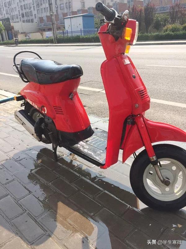 厦门轻骑摩托车，轻骑摩托车种类介绍（轻骑牌15型摩托车送电报的摩托车）