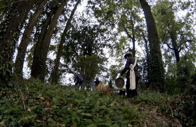 苗族下蛊是真的存在嘛，苗族巫蛊术真的存在吗