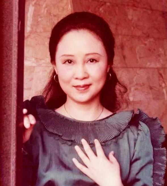 金铭小时候照片，为考北大弃演还珠（金铭小时候和现在对比）