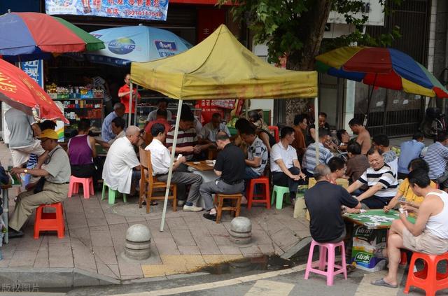 退休老人晚年怎么过，三位老人告诉你