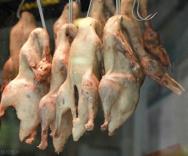 南京盐水鸭怎么吃，南京咸水鸭买回来怎么吃（南京著名的特产）