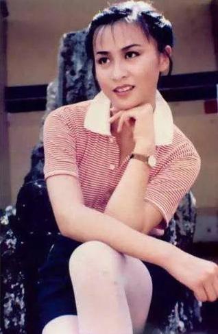 梁朝伟和刘嘉玲，梁朝伟刘嘉玲年轻时合照（酒到浓时香自溢。你为什么嫁我）