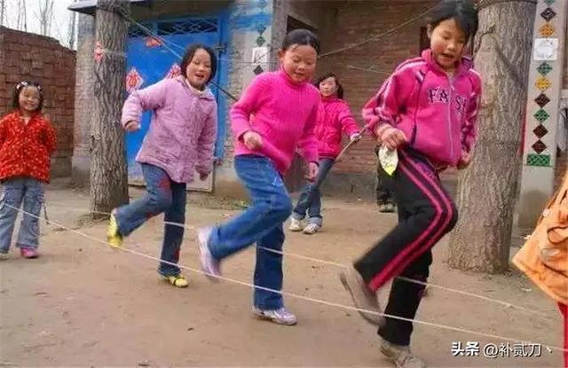 简单又实用的玩具自己做的，这些自己动手做的玩具你都玩过几种