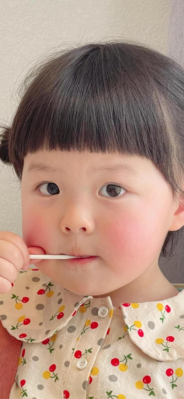 萌娃可爱的壁纸，高清壁纸可爱萌娃