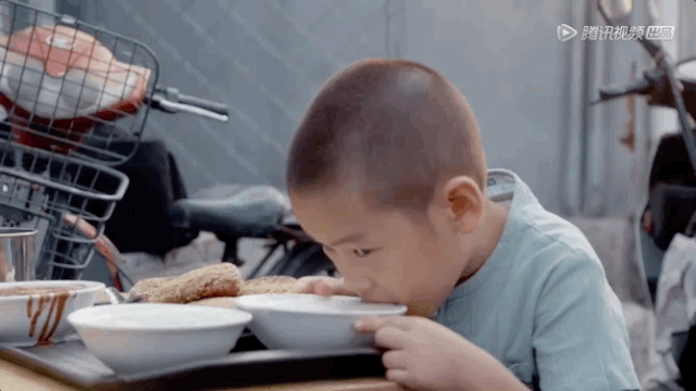 介绍一种特色美食北京烤鸭，北京烤鸭太好吃了
