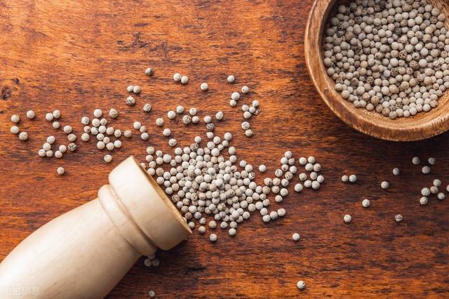 黑胡椒有哪些特点，才知道黑白绿胡椒都是同一种