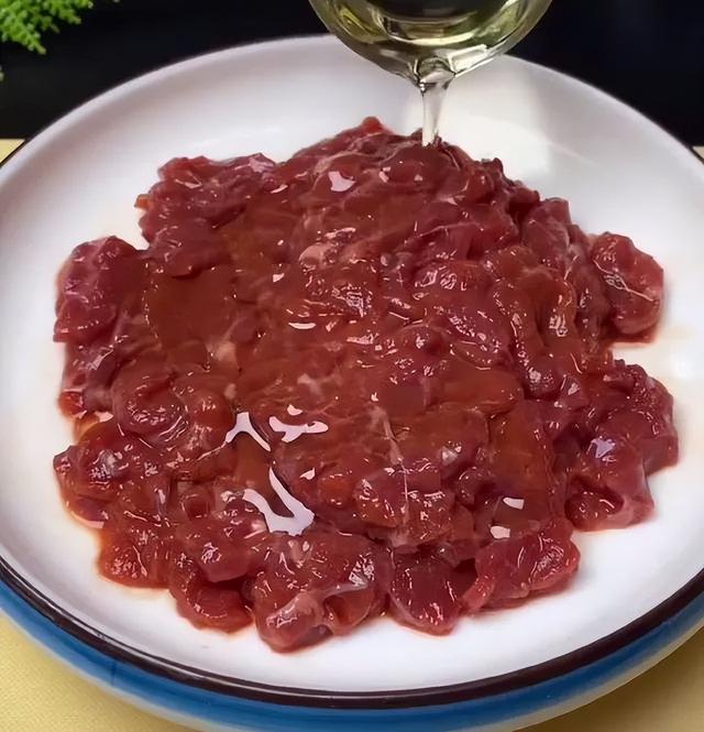 涮牛肉火锅的汤家常做法，食材不多也吃到嗨