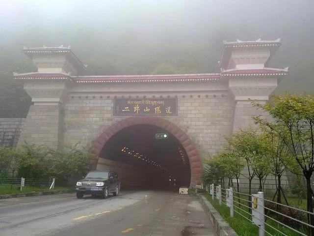 自驾318川藏线巡游轨迹，你知道去西藏怎么走最过瘾
