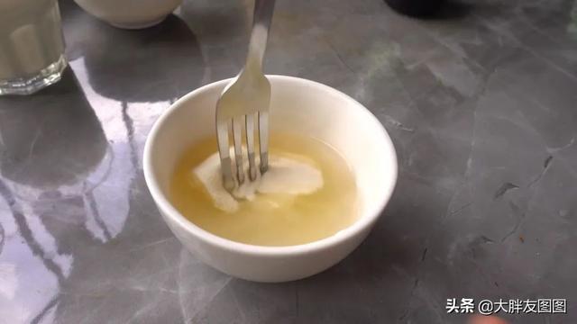 拉丝奶砖做法，一个步骤就能夹心又拉丝
