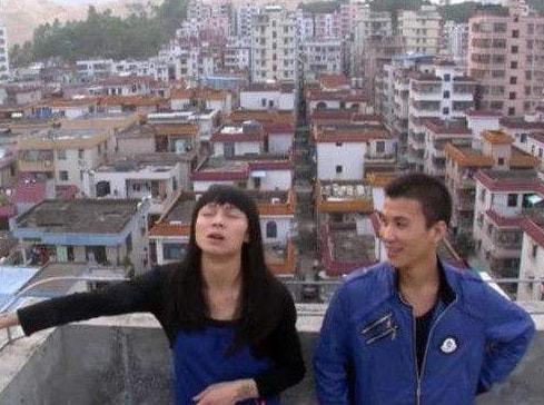 泰国变性真实事件，人妖李二毛为爱情变性