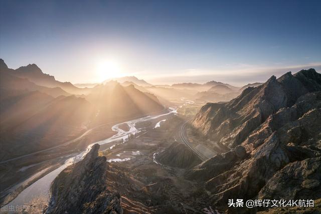 天山峡谷独库公路最美景点，天山山脊上的一条风景大道