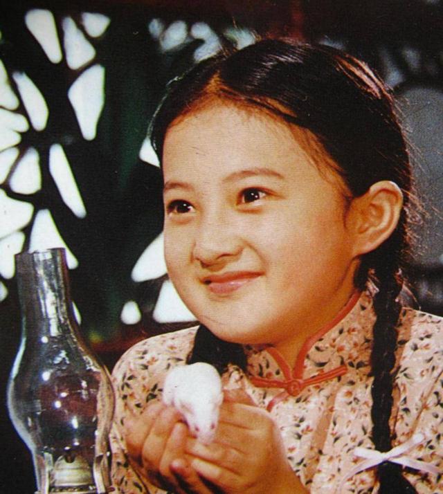 金铭小时候照片，为考北大弃演还珠（金铭小时候和现在对比）