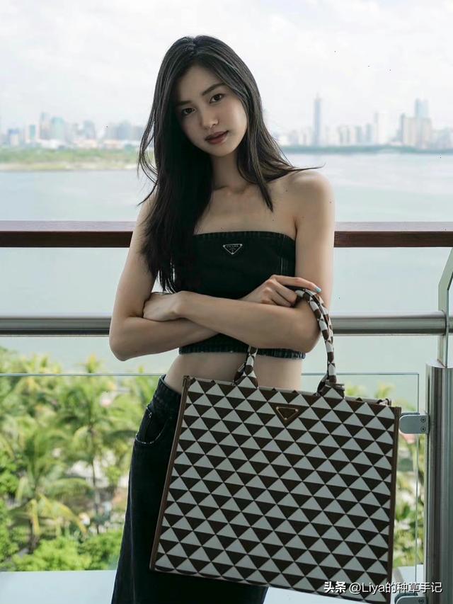 今年流行大包包，今夏最时髦的大包包都在这