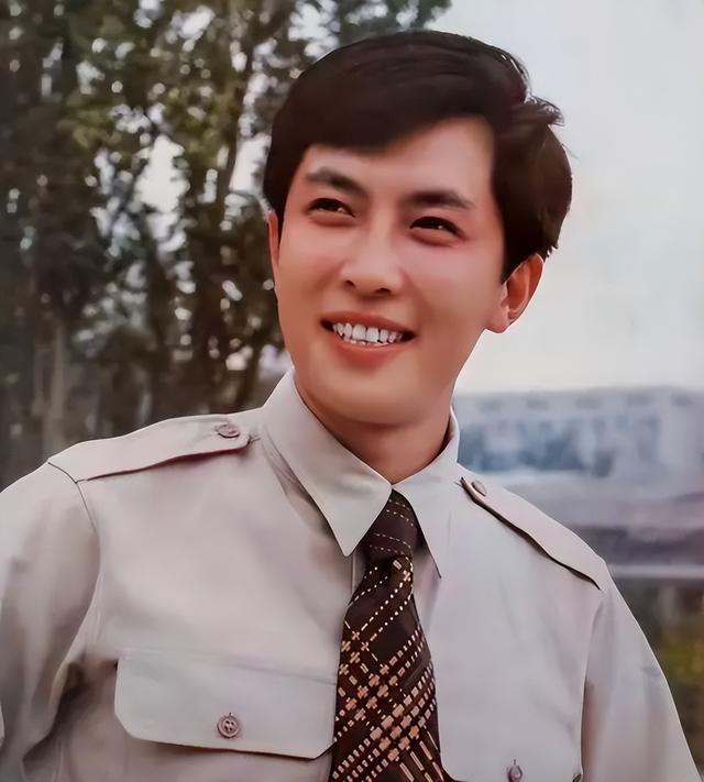 唐国强的妻子是谁，唐国强两段婚姻（唐国强前妻和现任是谁）