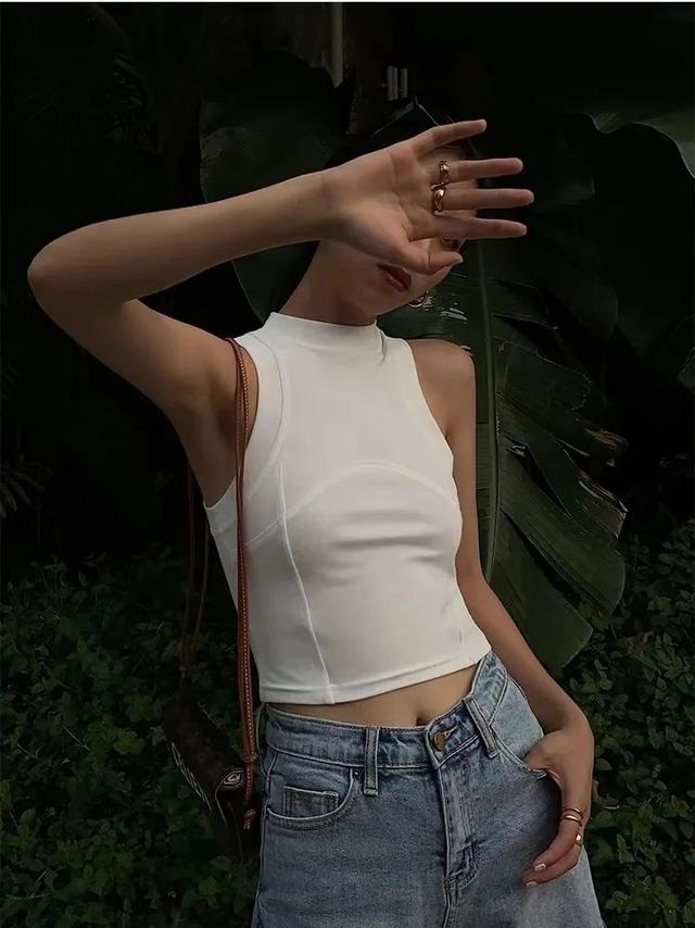 34岁杨幂近照显疲态，次次艳压00后小花