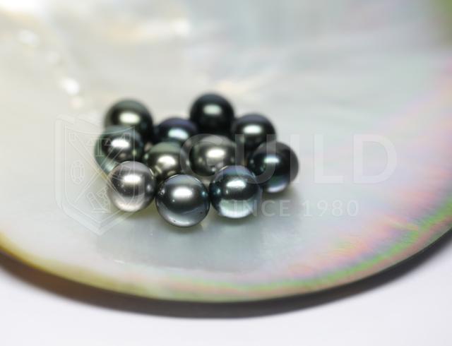 自然界中的黑色宝石，各种漂亮宝石和能量宝石