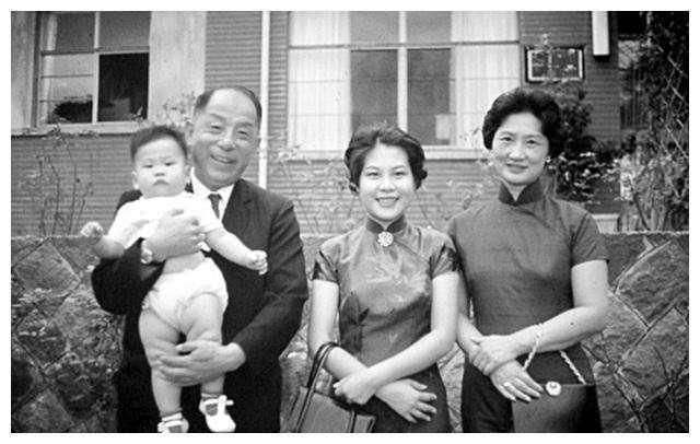 张学良子女还活着吗，94年张学良唯一活着的儿子回国