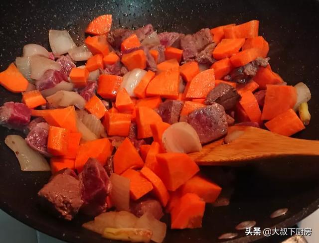 家常番茄炖牛肉的做法大全，简单煮一锅番茄炖牛肉