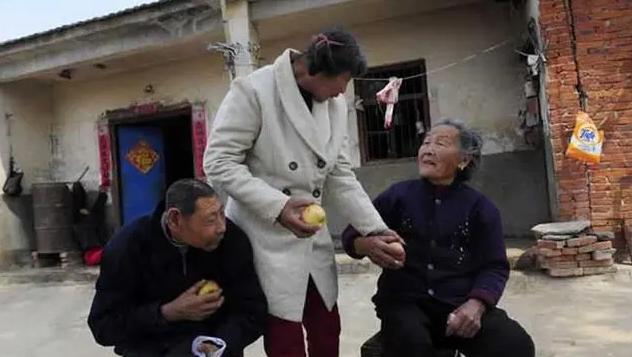 百岁老人陈秀英，百岁母亲陈秀英