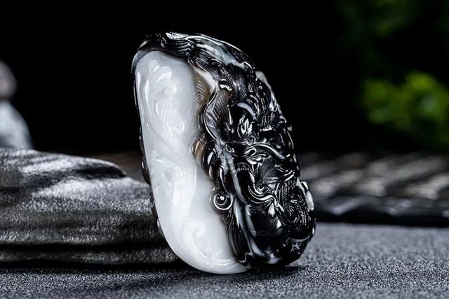 自然界中的黑色宝石，各种漂亮宝石和能量宝石