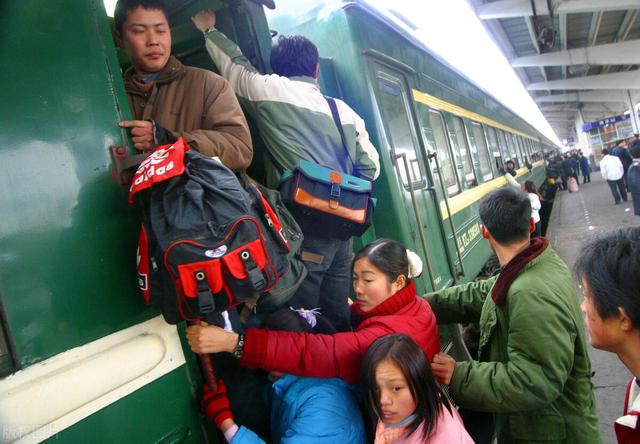 春运火车票为什么那么难买，为啥春运火车票