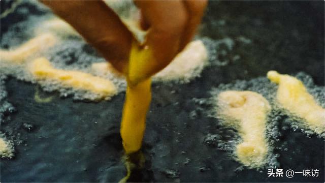 酥肉汤里配什么菜，北方小酥肉可以做汤的做法（冬天吃酥肉的正确方法）