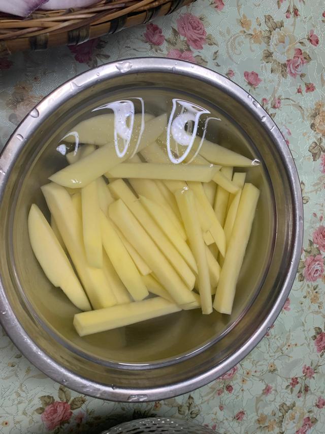 干锅兔的正宗做法，分享一下好吃的家常干锅兔做法