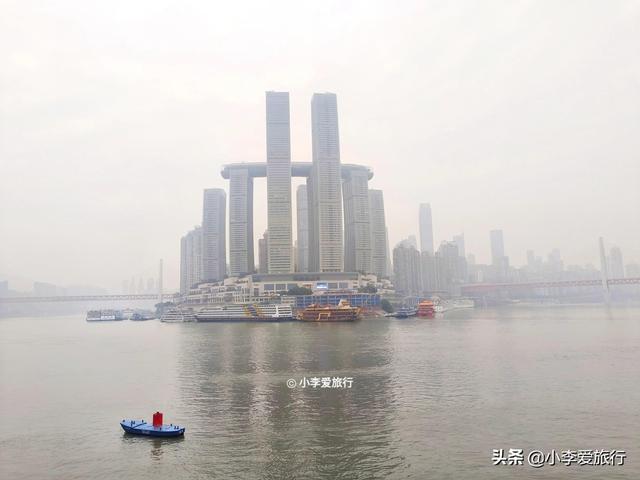 重庆解放碑室内游玩景点，重庆大鹅岭景区游人如织