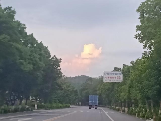 谁的青春不疯狂，谁的青春不疯狂谁的人生不迷茫