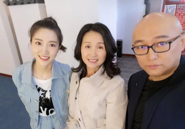 倒追老公恩爱30年，黄菡年轻时（倒追老公恩爱30年无绯闻）