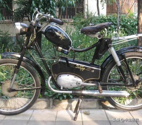 厦门轻骑摩托车，轻骑摩托车种类介绍（轻骑牌15型摩托车送电报的摩托车）