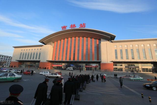 z188次列车，沈阳北站始发的列车（通辽、赤峰、大连方向余票充足）