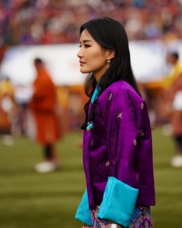 不丹老国王多少岁了，不丹老国王和他的4位亲姐妹老婆