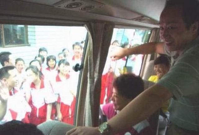 罗京去世讣告，为何墓地却出现怪相