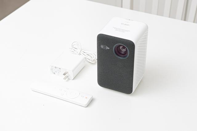 小米投影仪mini，装进背包里的移动影院