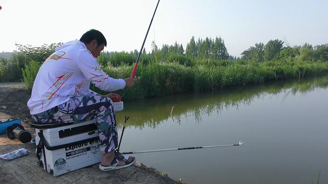 秋季钓鲫鱼技巧，浮钓鲫鱼的三大技巧（5个爆护招数要常用）