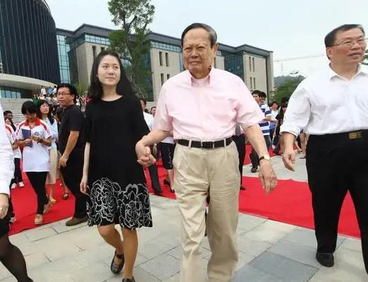 杨振宁和翁帆关系好吗，杨振宁和翁帆携手18年